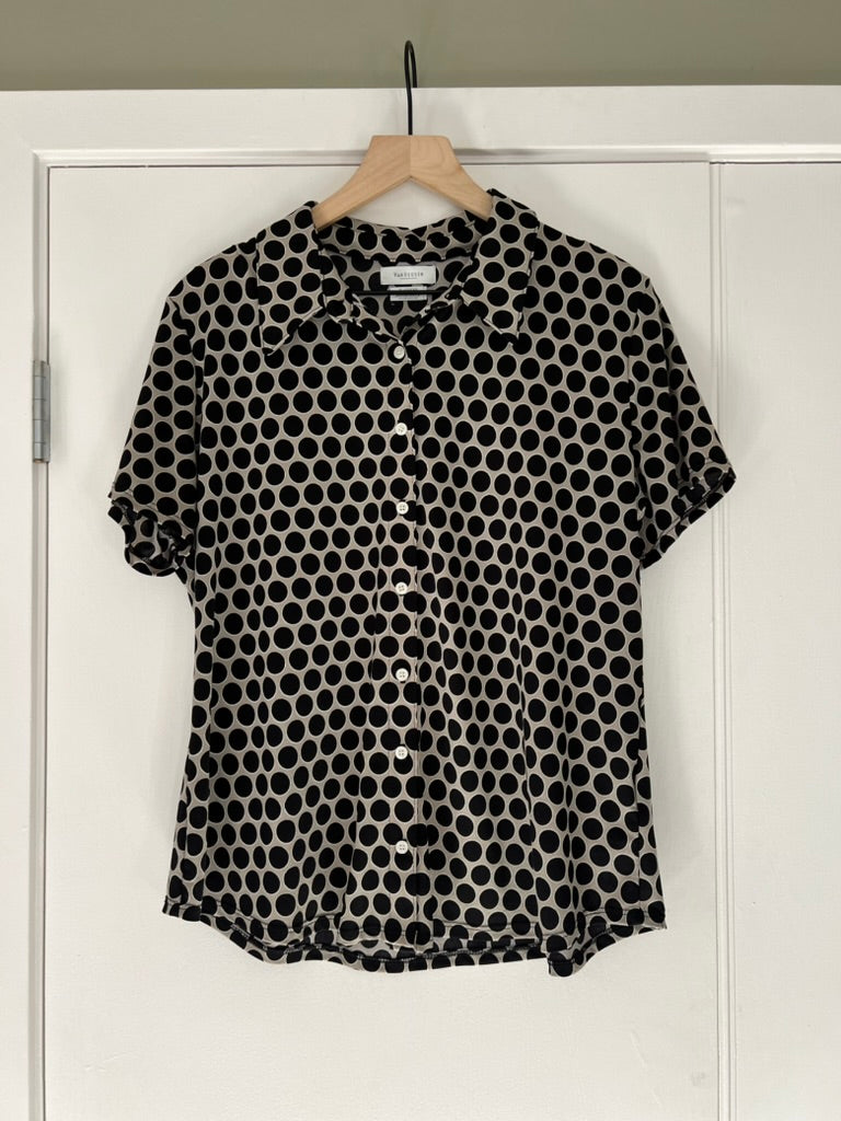 POLKA DOT SHORT SLEEVE BUTTON DOWN
