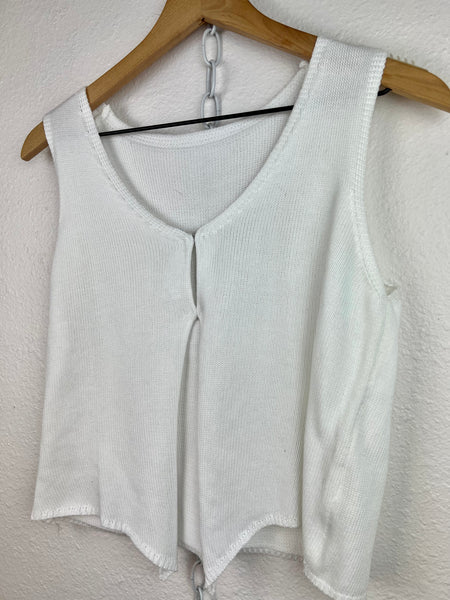 WHITE FRONT CLASP TOP