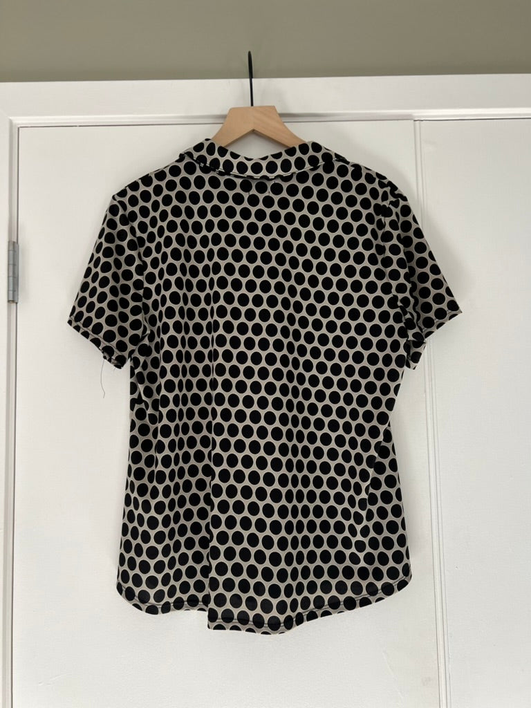 POLKA DOT SHORT SLEEVE BUTTON DOWN