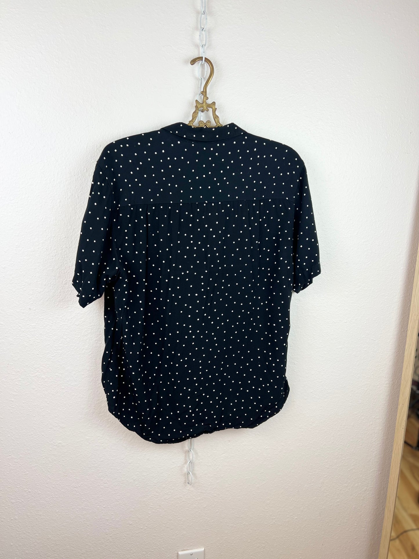 B&W POLKA DOT BUTTON UP