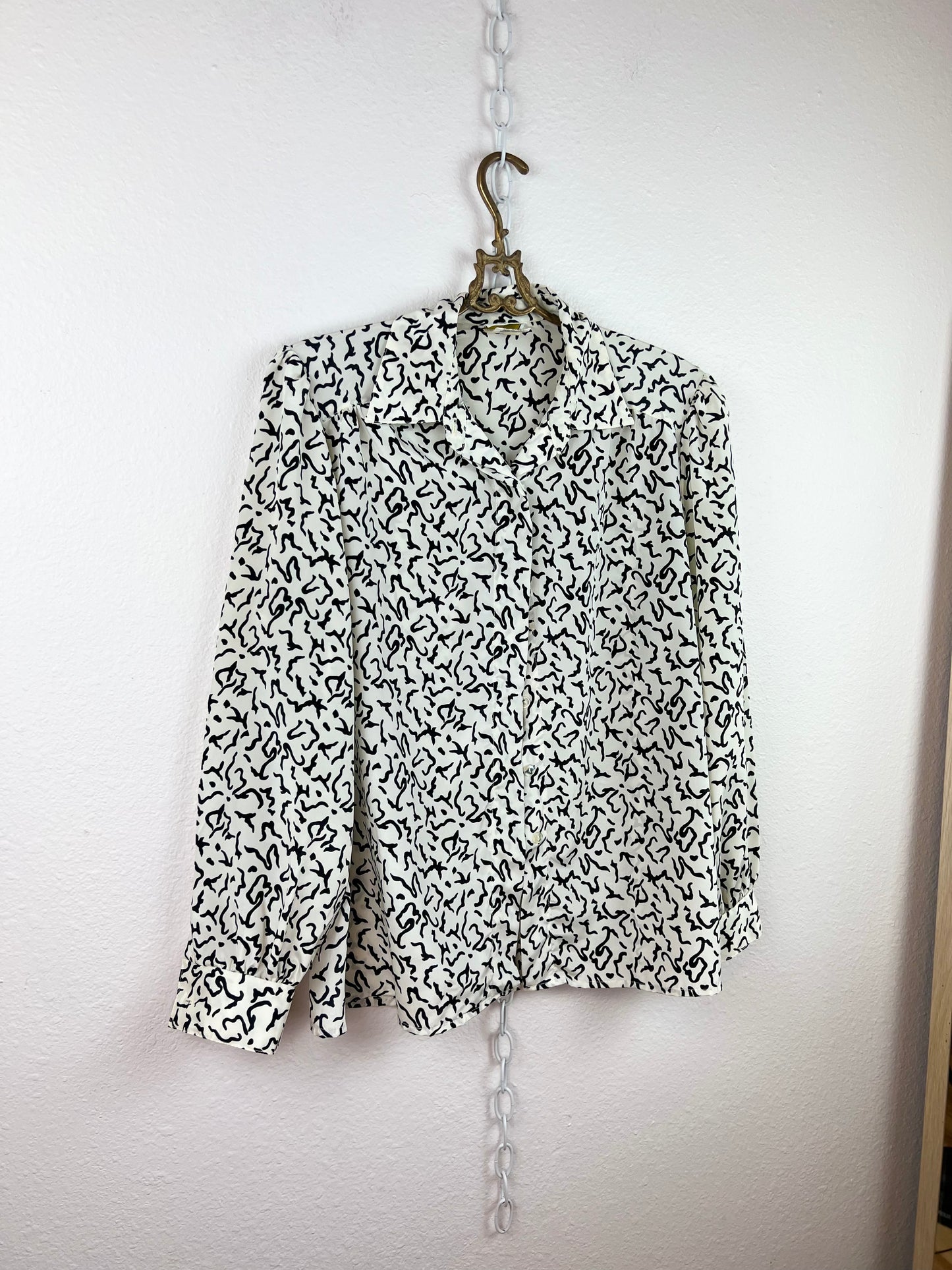 ABSTRACT SHAPES BUTTON UP