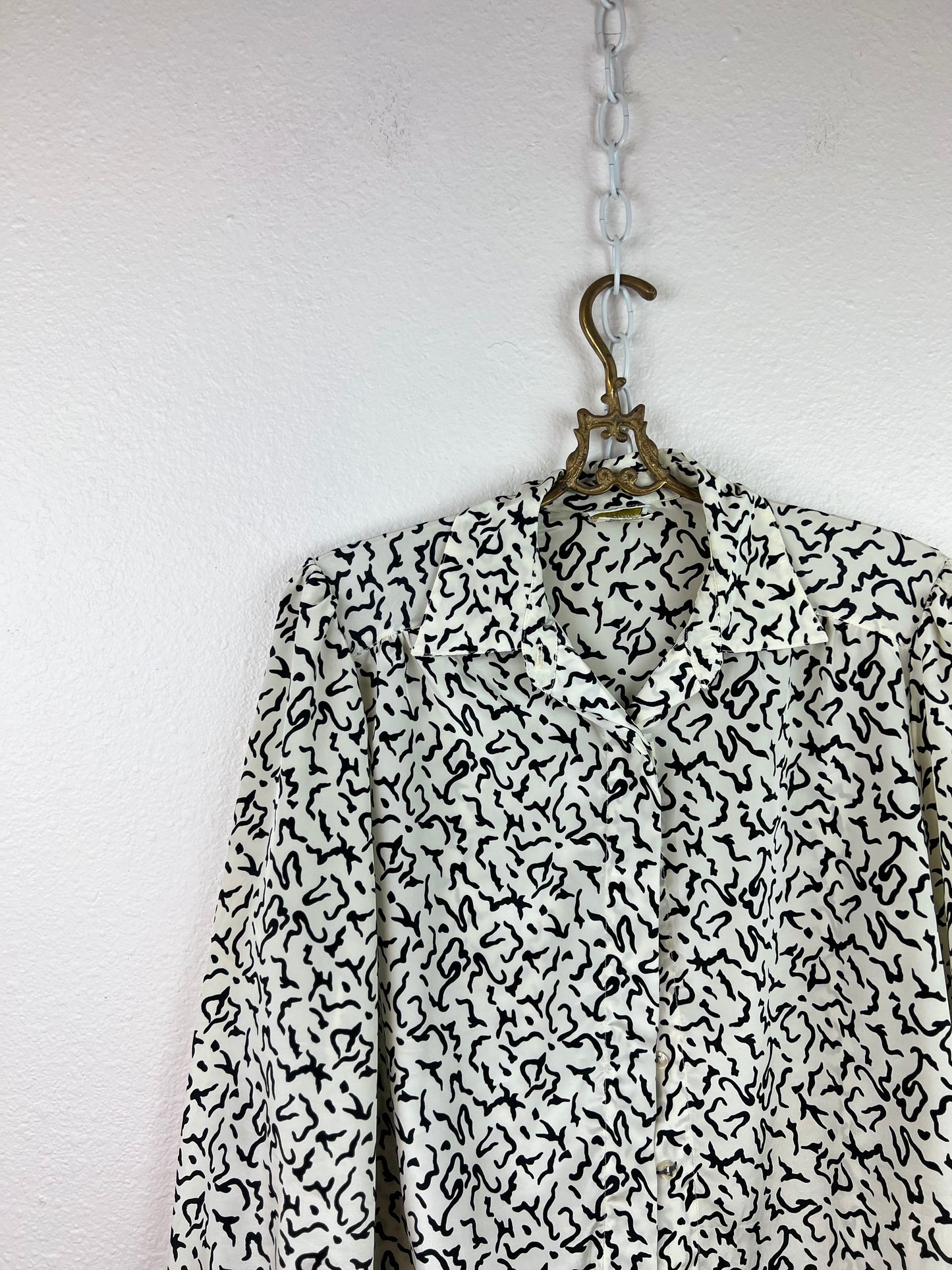 ABSTRACT SHAPES BUTTON UP