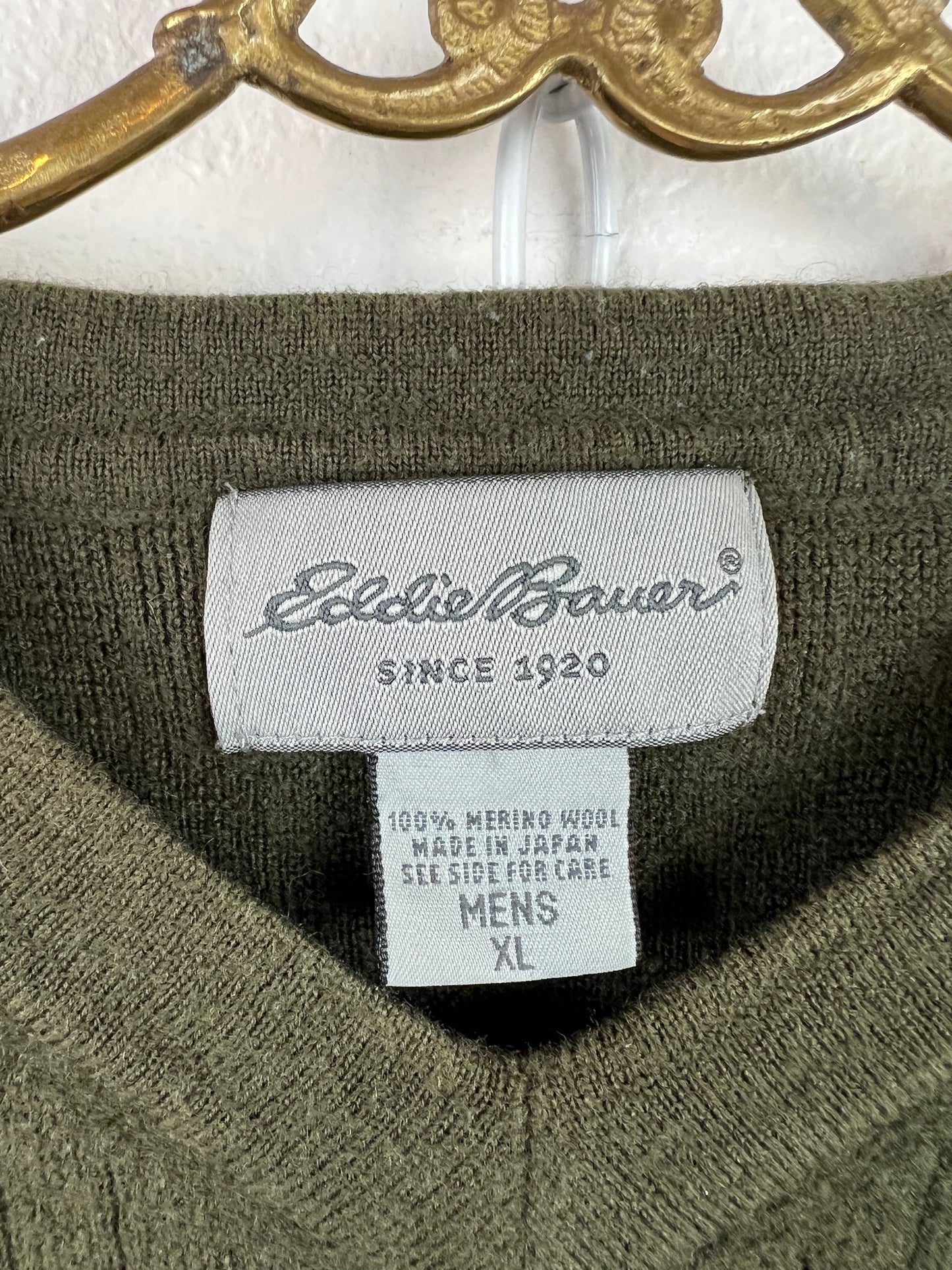 EDDIE BAUER V-NECK WOOL SWEATER