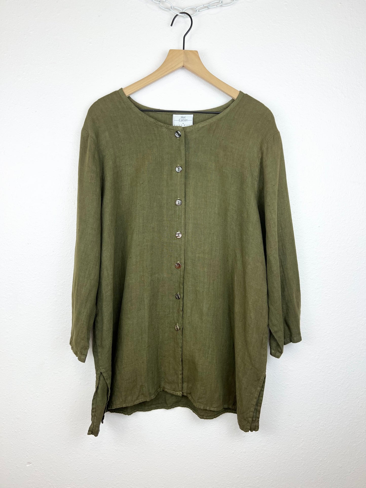 LINEN LONG SLEEVE BUTTON DOWN