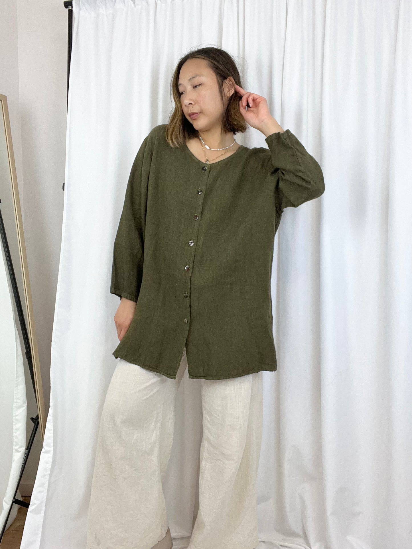 LINEN LONG SLEEVE BUTTON DOWN