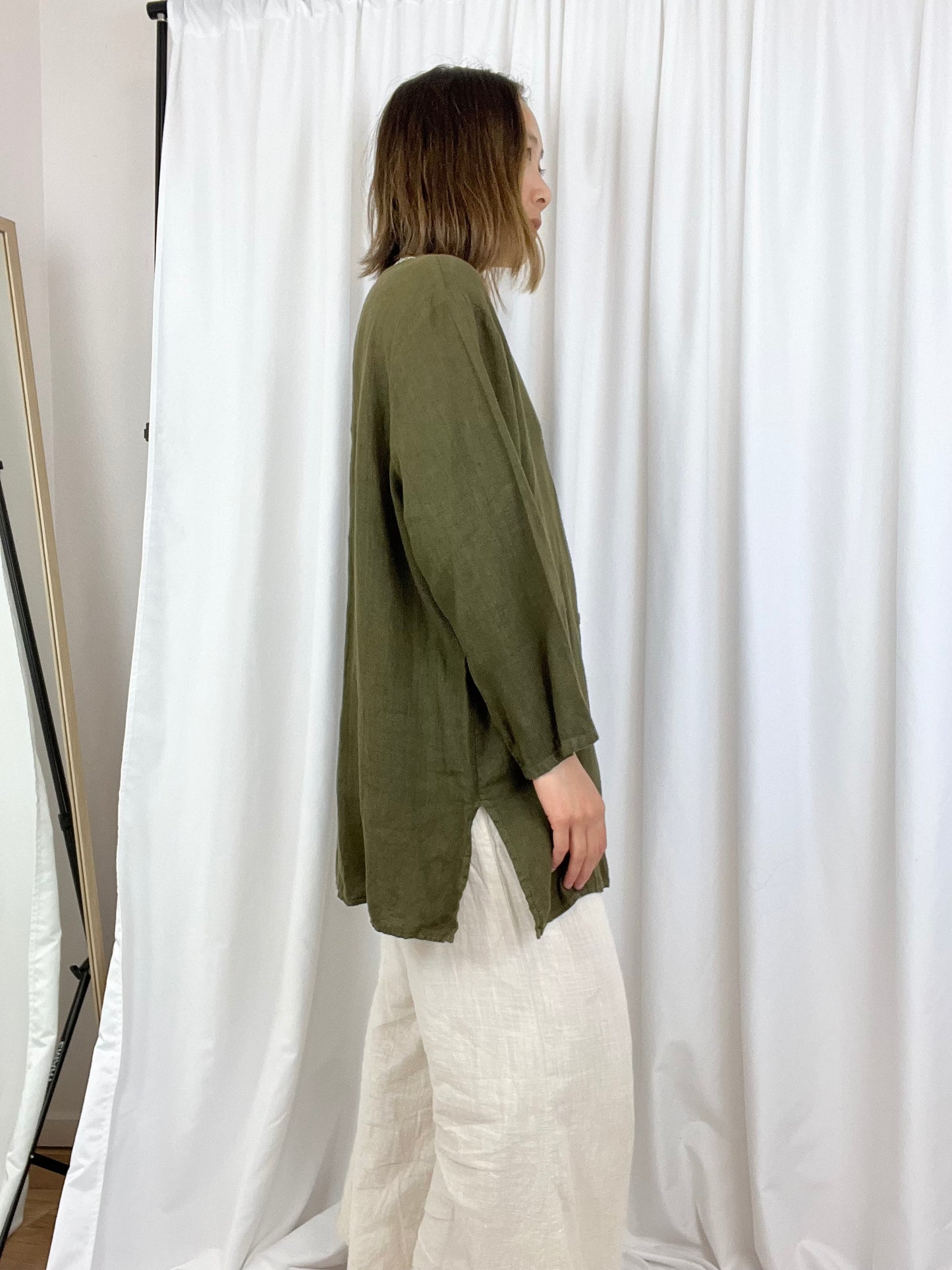 LINEN LONG SLEEVE BUTTON DOWN