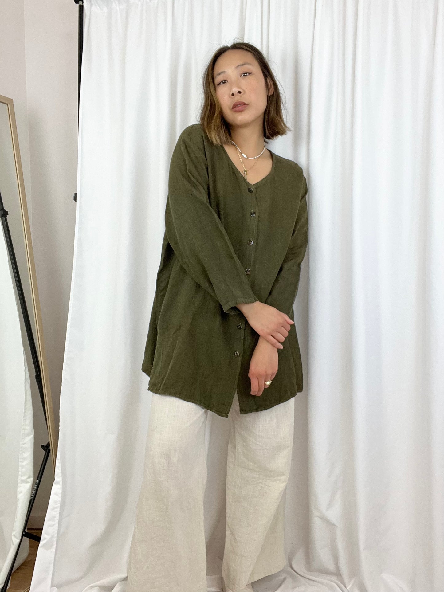 LINEN LONG SLEEVE BUTTON DOWN