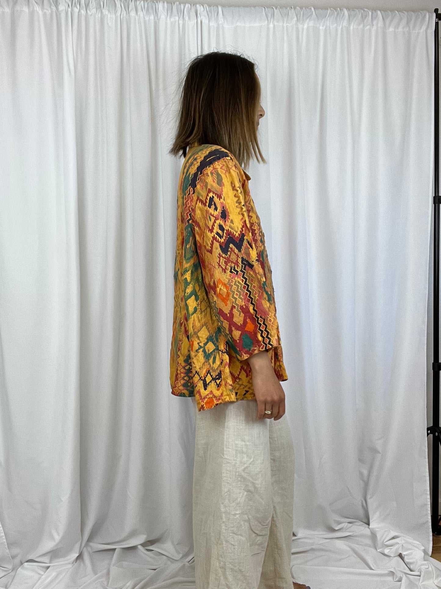 LINEN ABSTRACT BUTTON DOWN BLOUSE