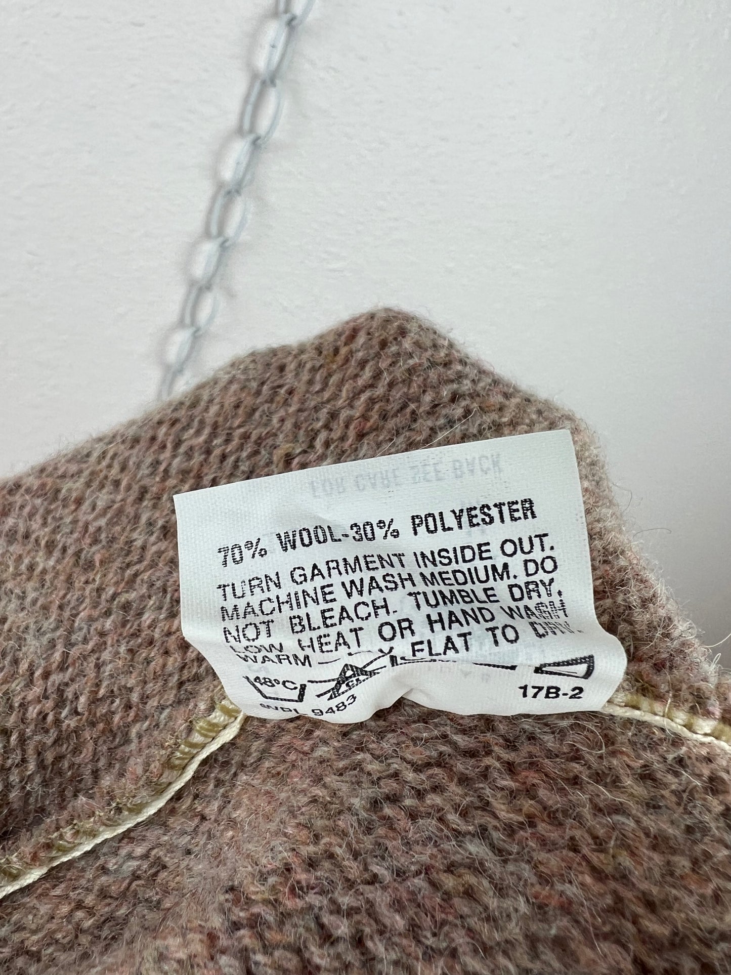 VTG V-NECK SWEATER