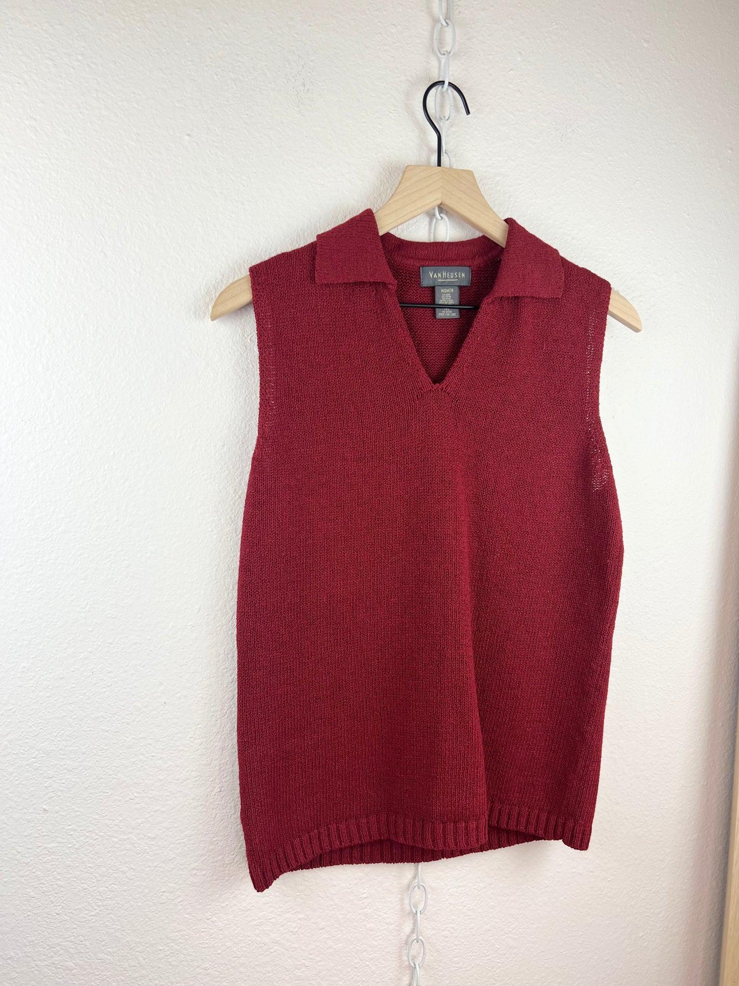 COLLARED SLEEVELESS SWEATER TOP