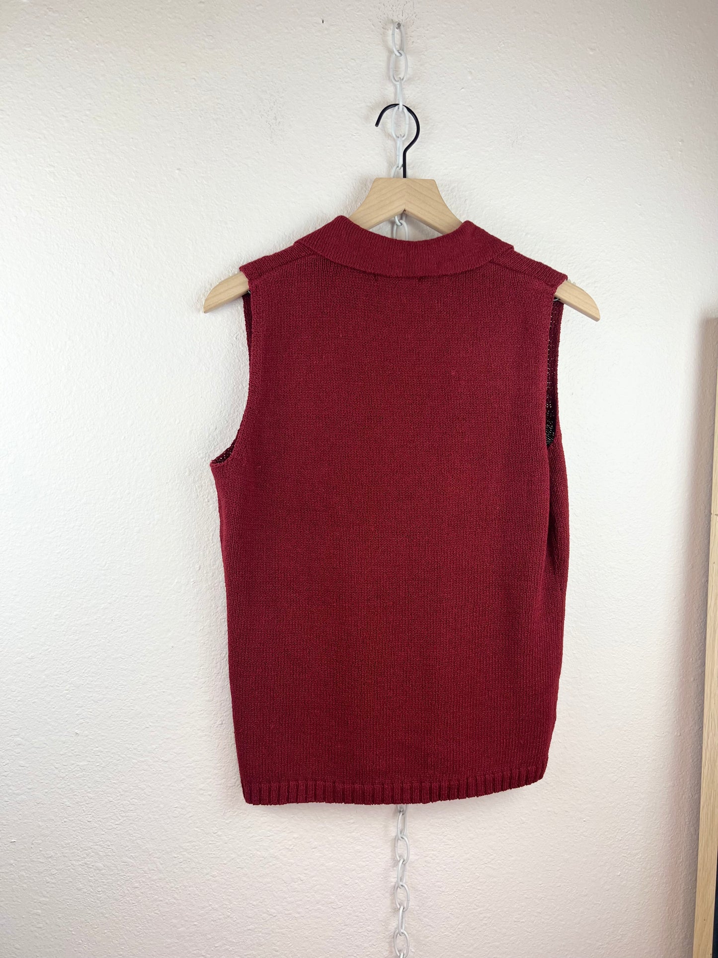 COLLARED SLEEVELESS SWEATER TOP