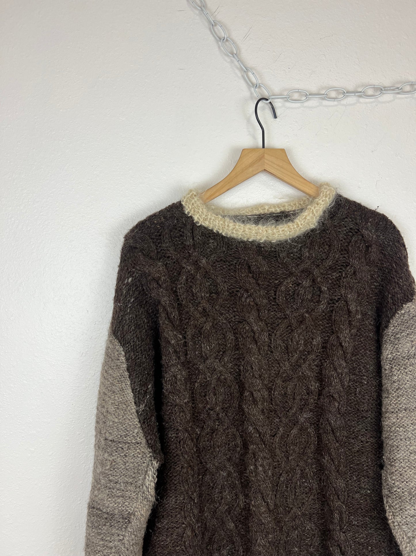 THICK BROWN COLOR BLOCK SWEATER