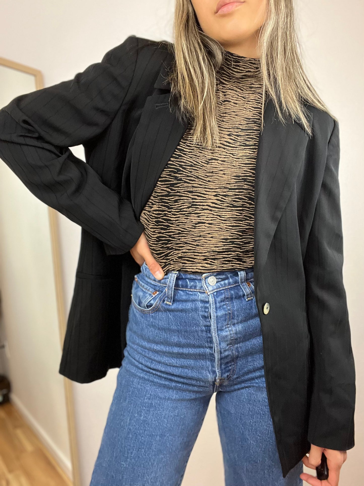 TIGER STRIPE MOCK NECK TOP