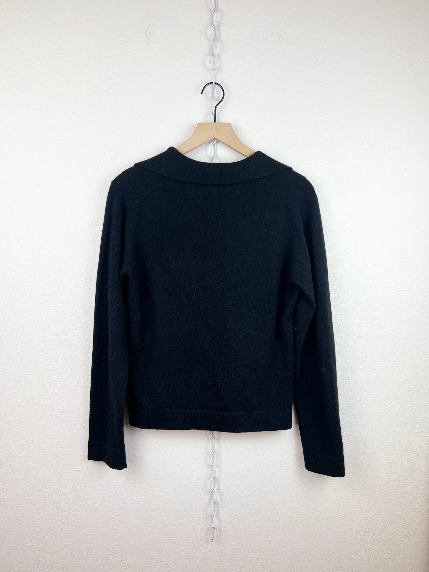 BLACK CASHMERE COLLARED SWEATER