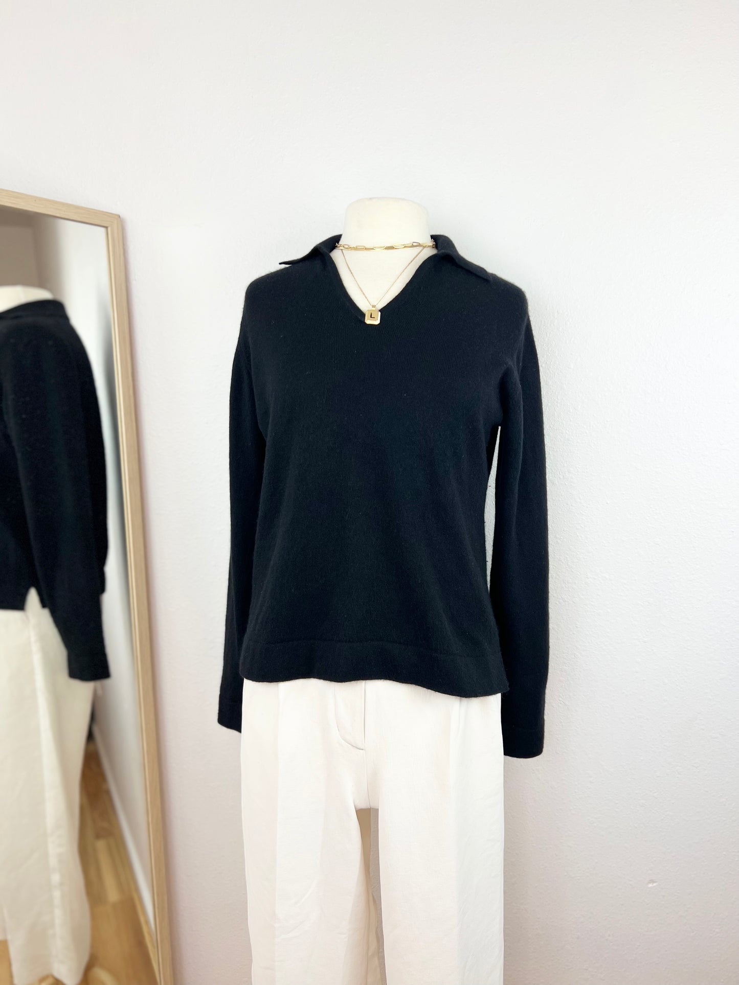 BLACK CASHMERE COLLARED SWEATER