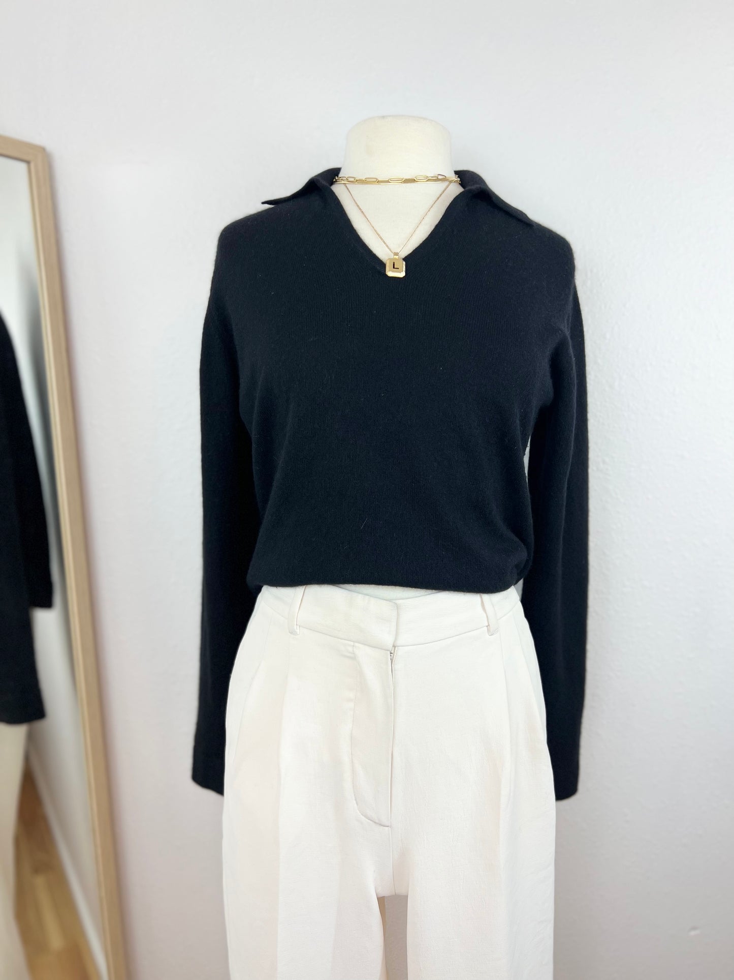 BLACK CASHMERE COLLARED SWEATER
