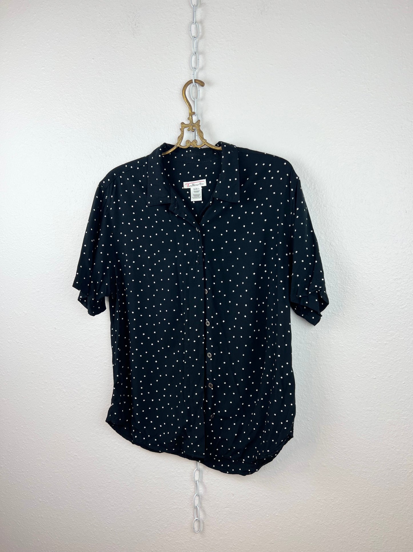 B&W POLKA DOT BUTTON UP