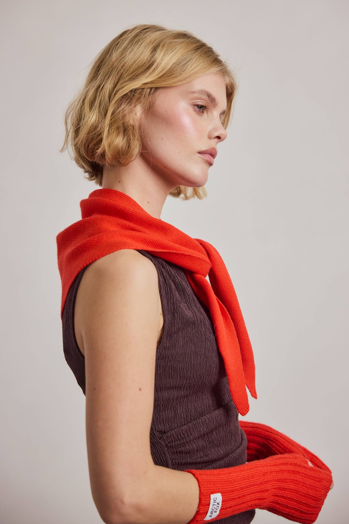 MERINO WOOL TRIANGLE SCARF- LAVA RED