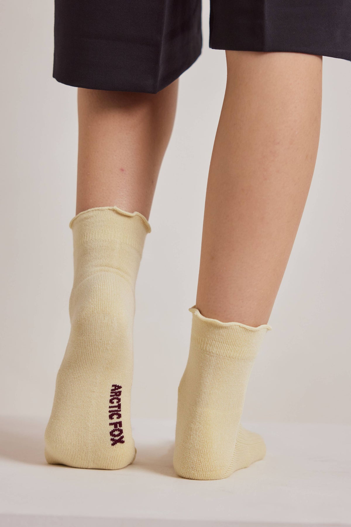 RUFFLE SOCK- WAX PAPER