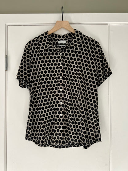 POLKA DOT SHORT SLEEVE BUTTON DOWN