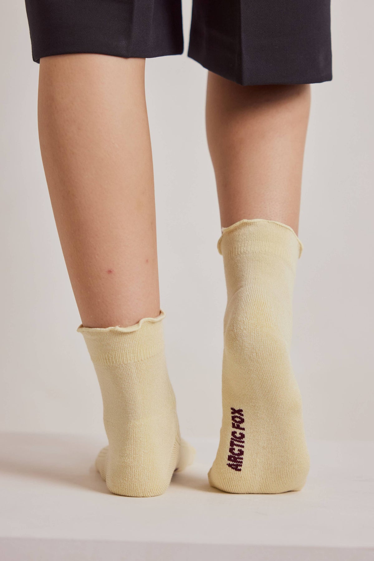 RUFFLE SOCK- WAX PAPER