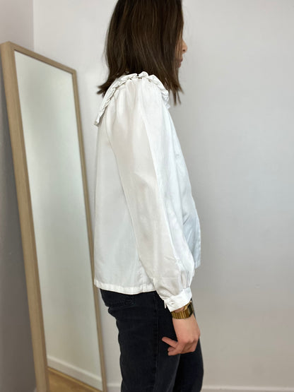 DOEN INSPIRED RUFFLE BLOUSE