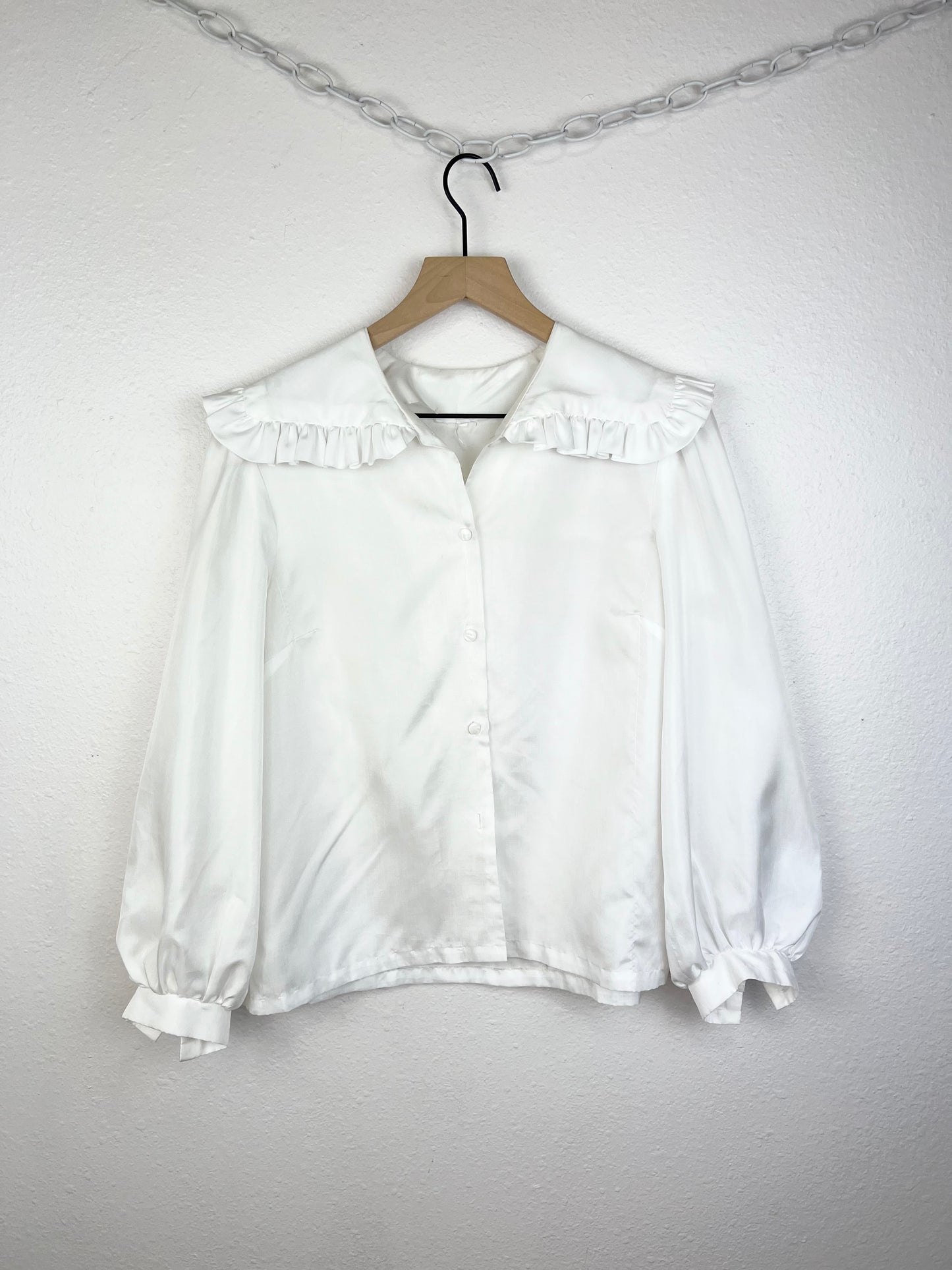 DOEN INSPIRED RUFFLE BLOUSE