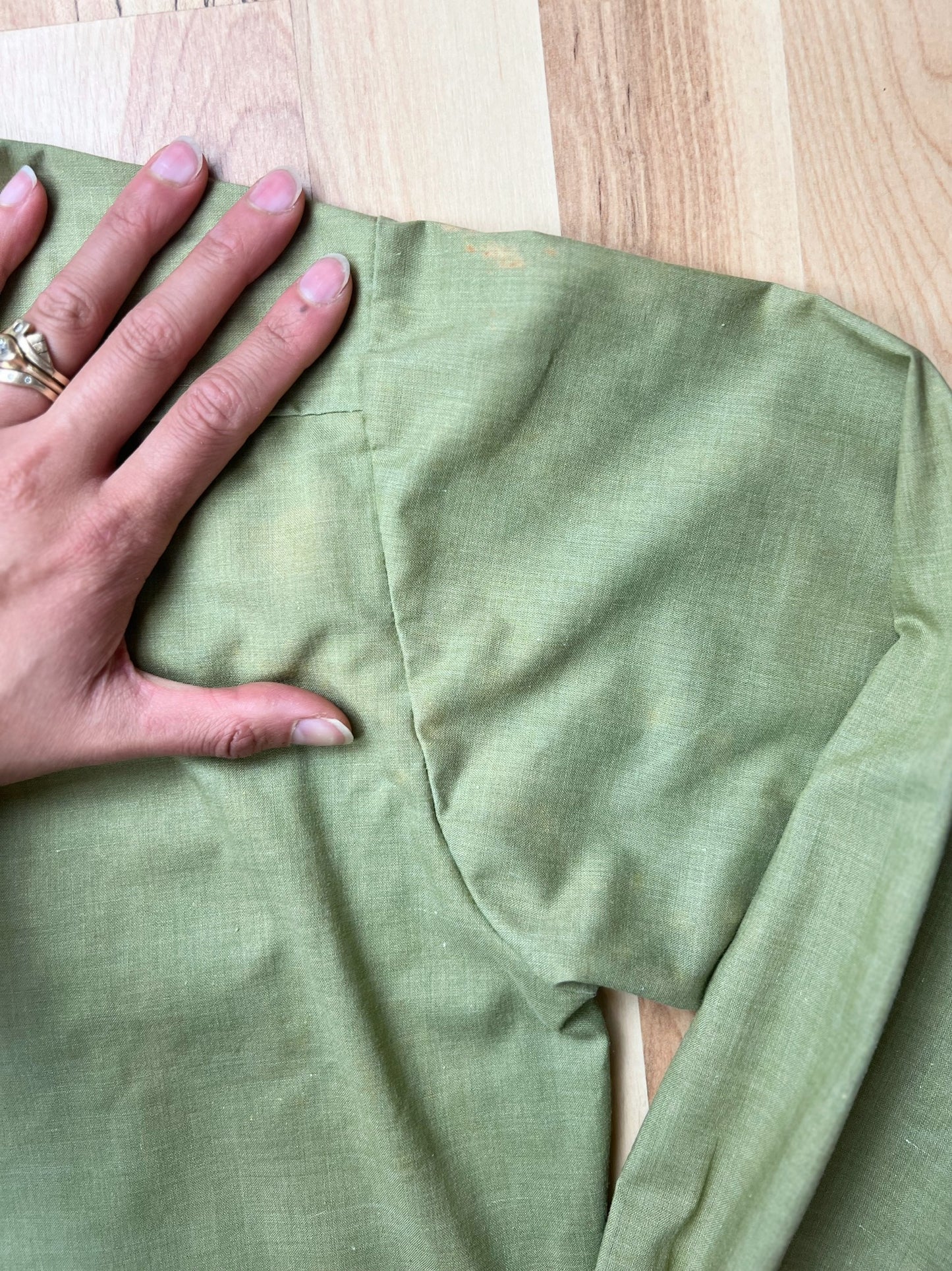 1970s WESTVALE SAGE GREEN BUTTON UP