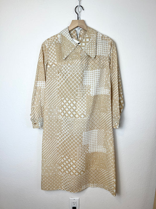 1970s BEIGE DRESS WITH WAIST TIE