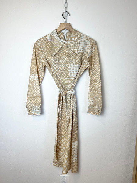 1970s BEIGE DRESS WITH WAIST TIE