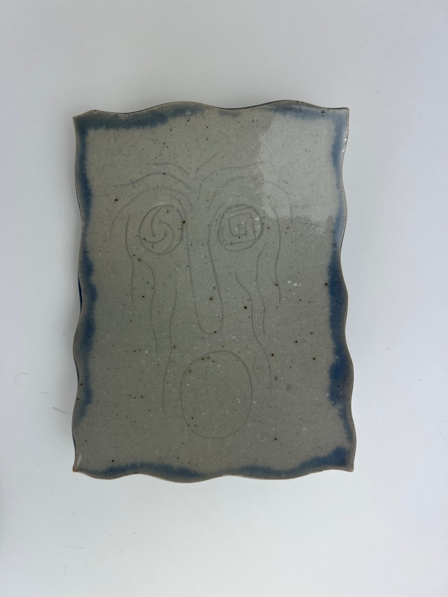 ORGANIC SHAPED CATCH TRAY