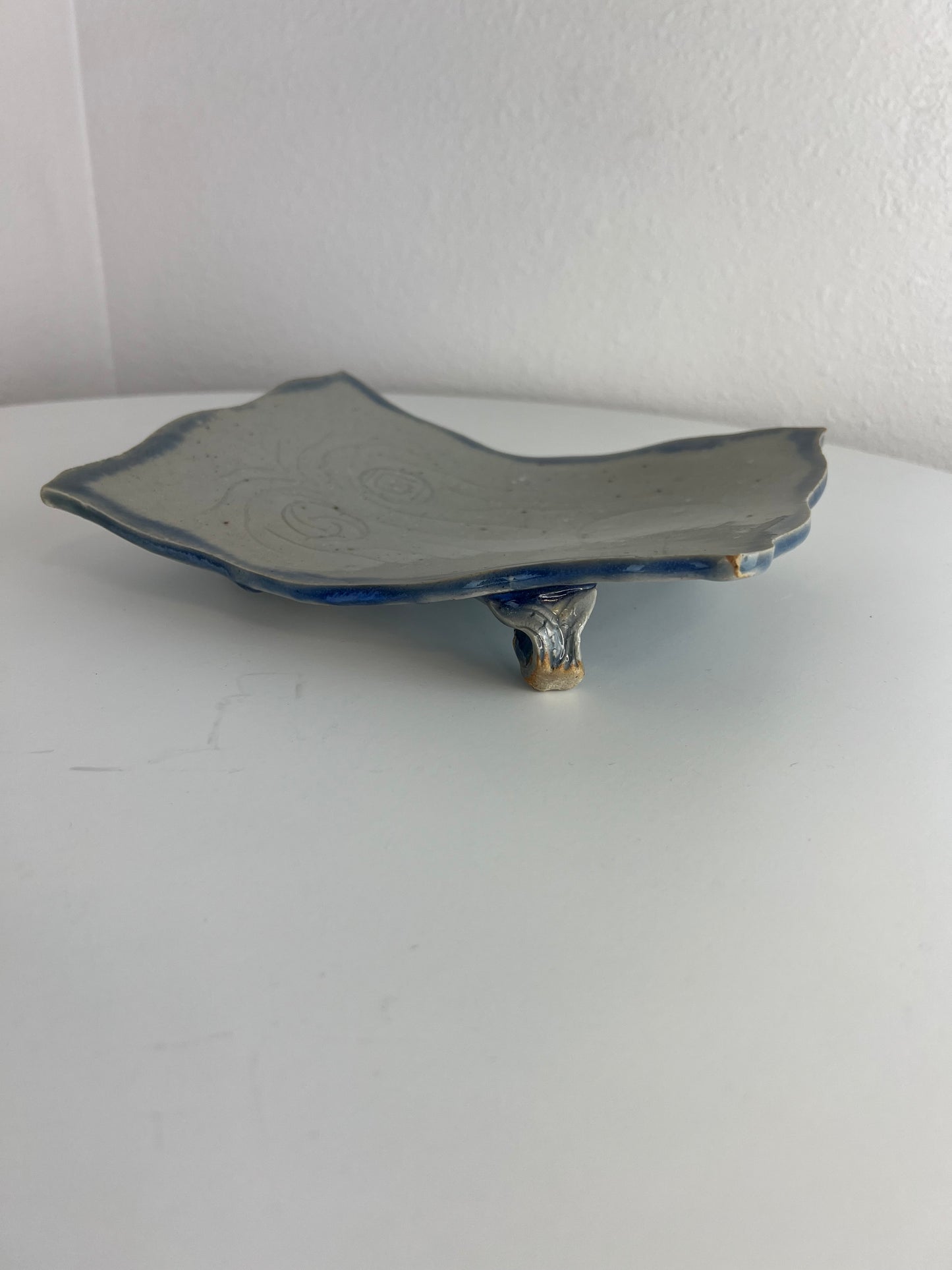 ORGANIC SHAPED CATCH TRAY
