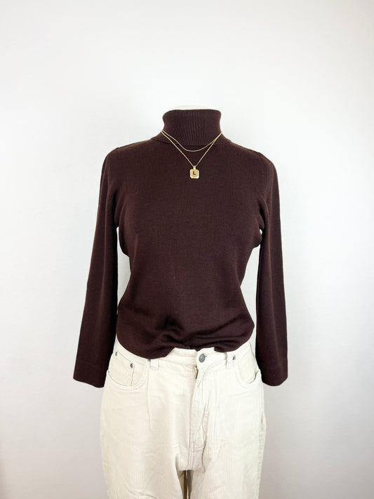 TEXTURED BROWN TURTLENECK