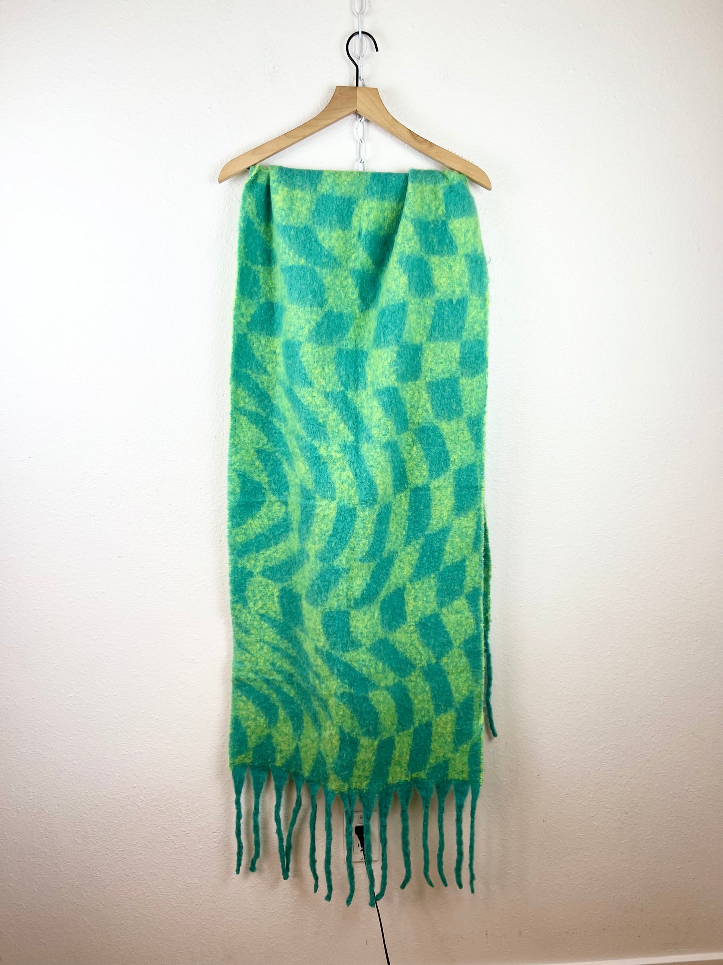 NWT MODERN OVERSIZE SCARF