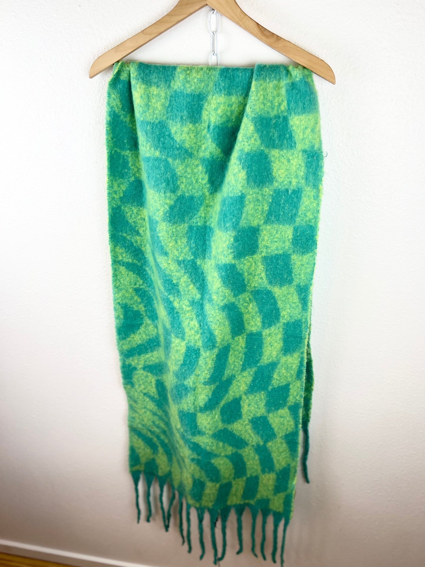 NWT MODERN OVERSIZE SCARF