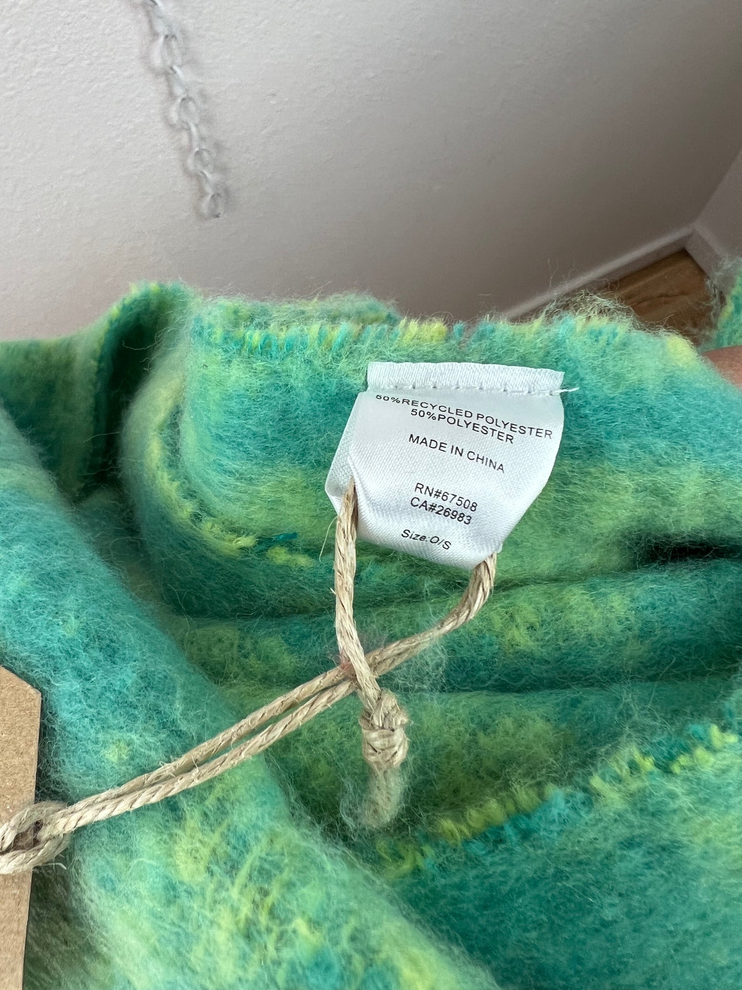 NWT MODERN OVERSIZE SCARF