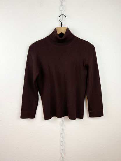 TEXTURED BROWN TURTLENECK