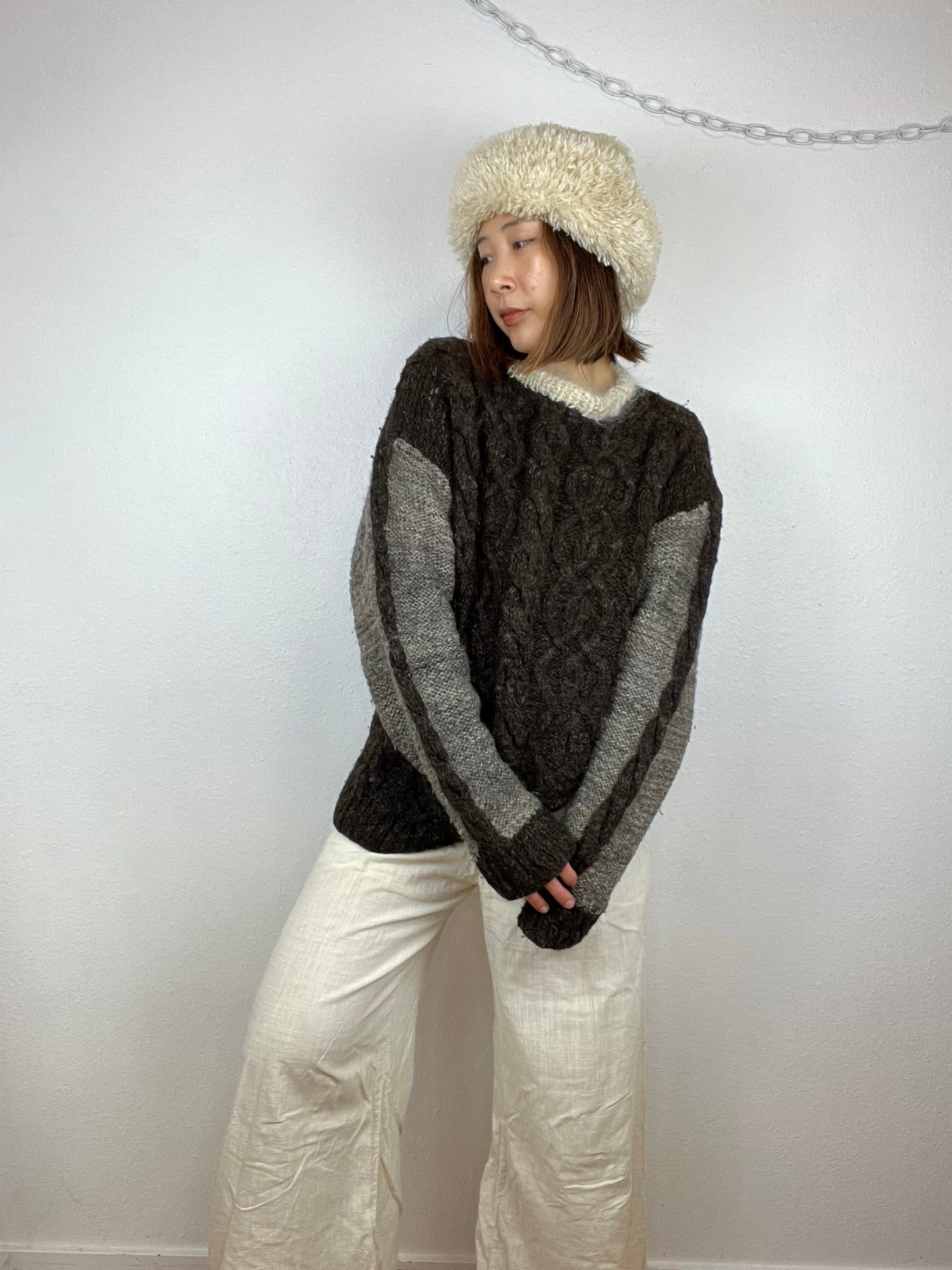 THICK BROWN COLOR BLOCK SWEATER