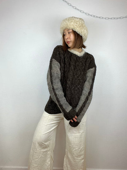 THICK BROWN COLOR BLOCK SWEATER
