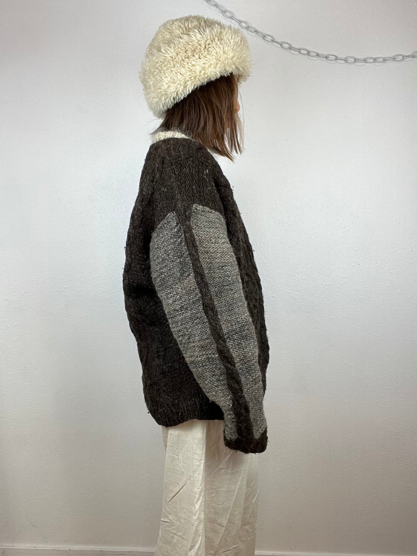 THICK BROWN COLOR BLOCK SWEATER