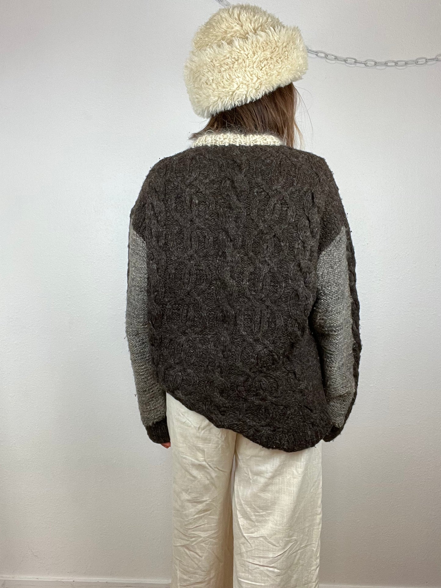 THICK BROWN COLOR BLOCK SWEATER