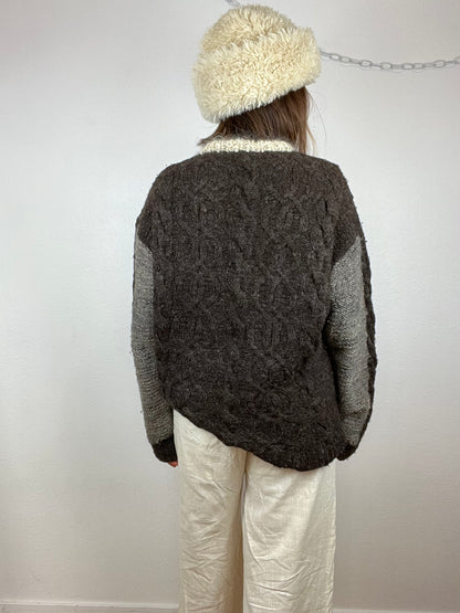 THICK BROWN COLOR BLOCK SWEATER