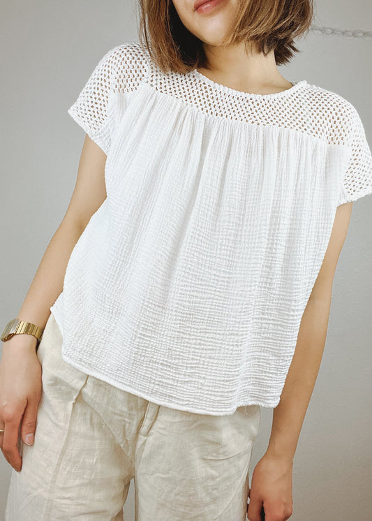 FLOWY WHITE BLOUSE