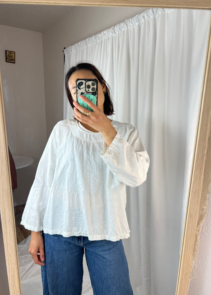 FLOWY WHITE BLOUSE