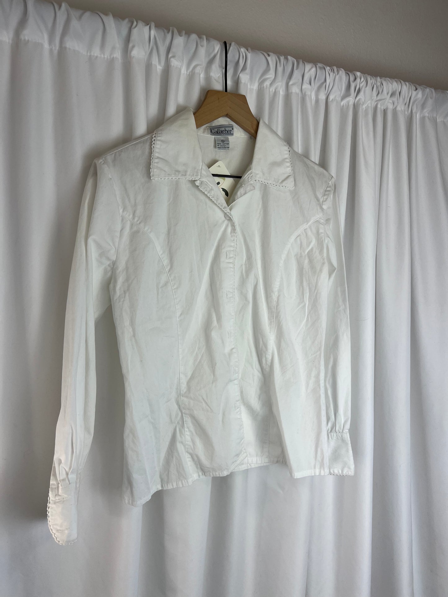 WHITE BUTTON DOWN BLOUSE