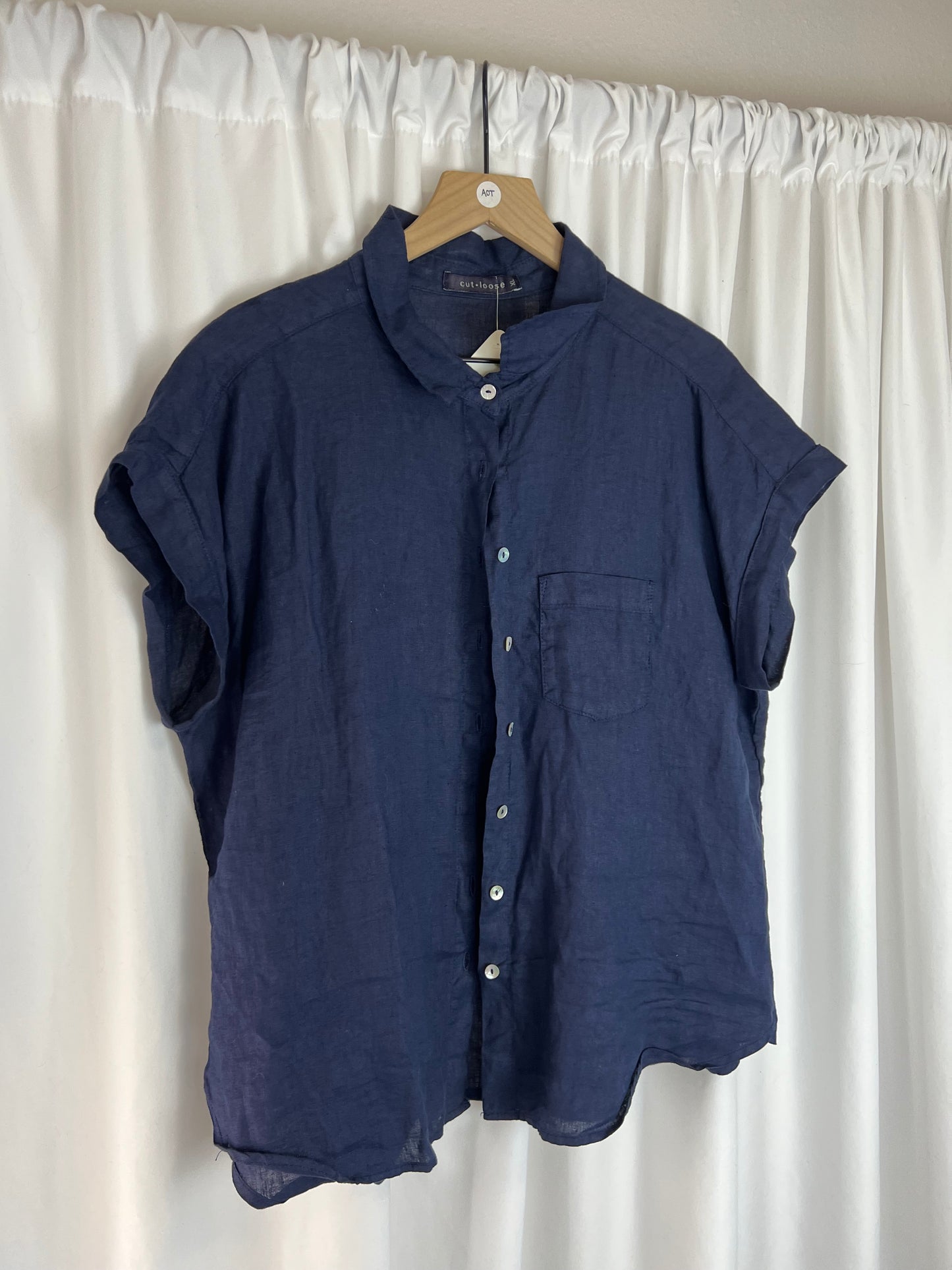 LINEN NAVY BUTTON DOWN TOP