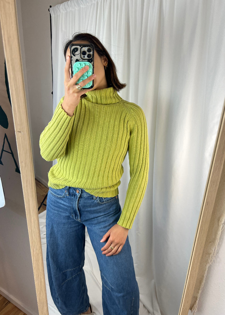 CHARTREUSE RIBBED TURTLENECK