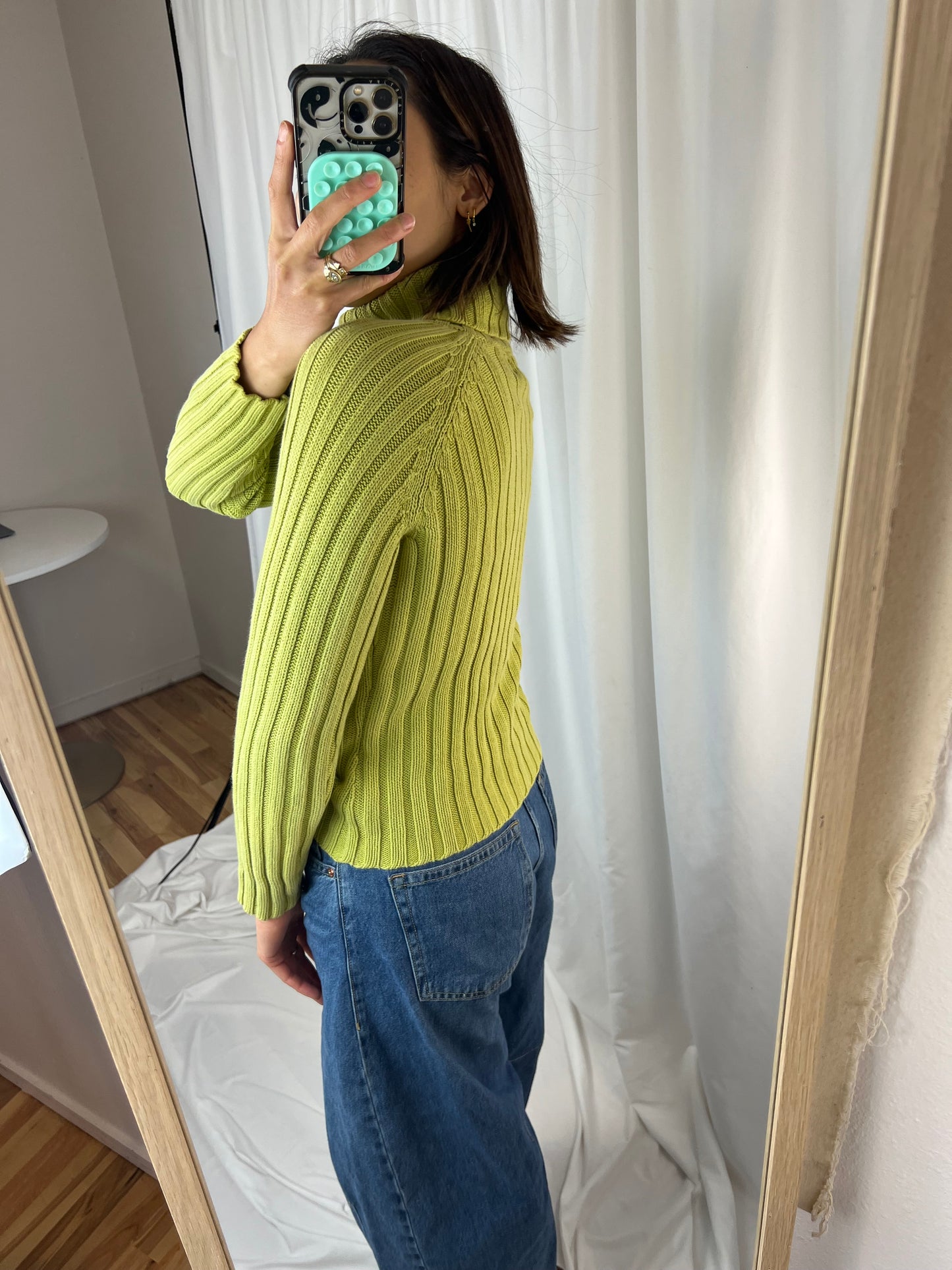 CHARTREUSE RIBBED TURTLENECK