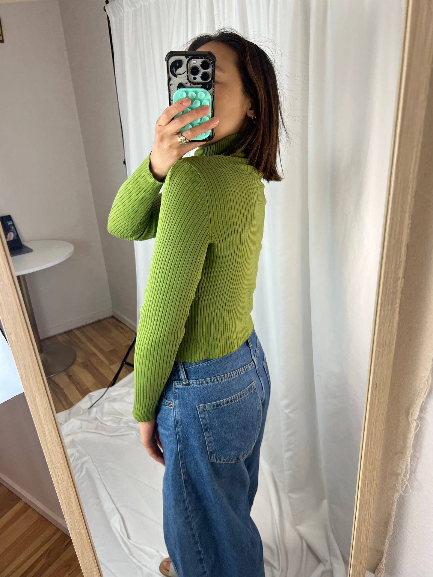CHARTREUSE RIBBED CROPPED TURTLENECK TOP