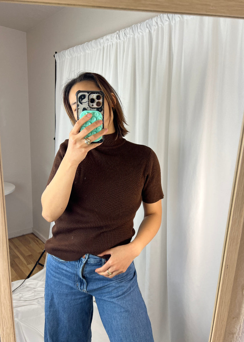 BROWN RIBBED MOCK NECK TOP